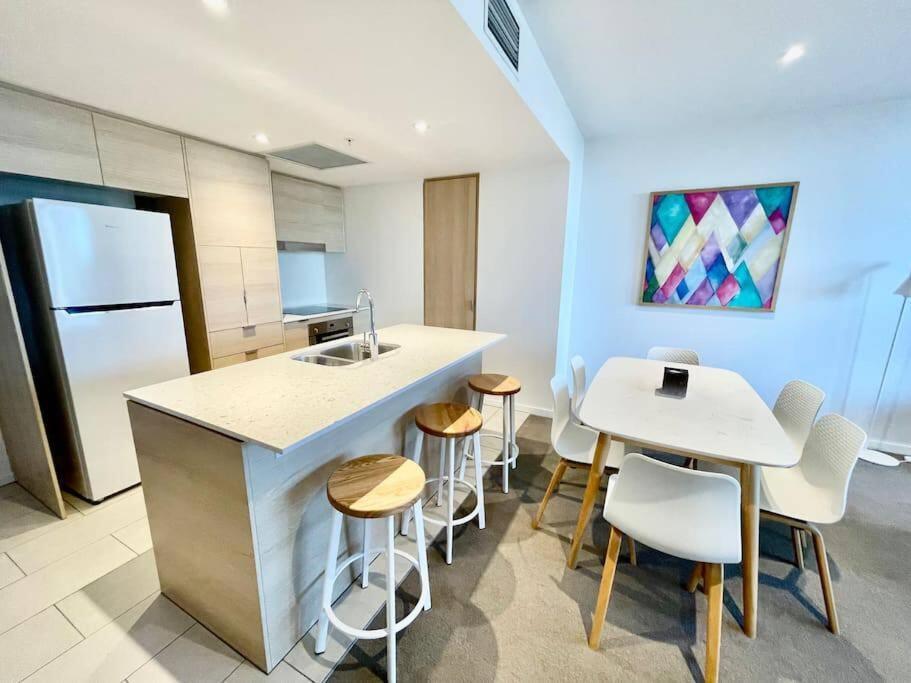Broadbeach Apartment Level 10 With Beach Views Gold Coast Eksteriør billede