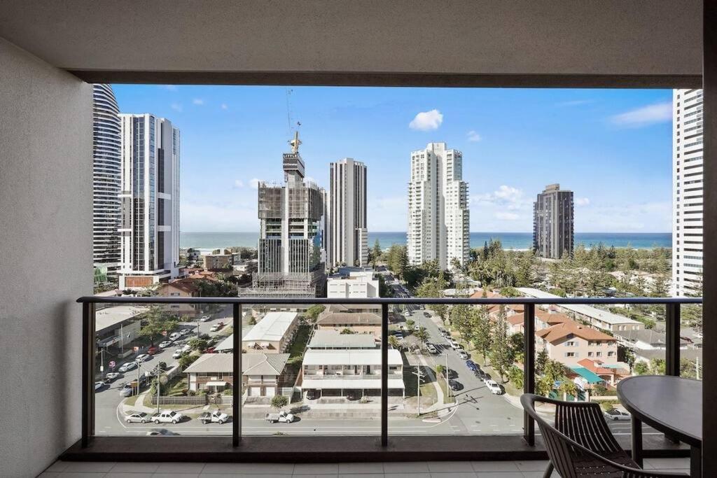 Broadbeach Apartment Level 10 With Beach Views Gold Coast Eksteriør billede