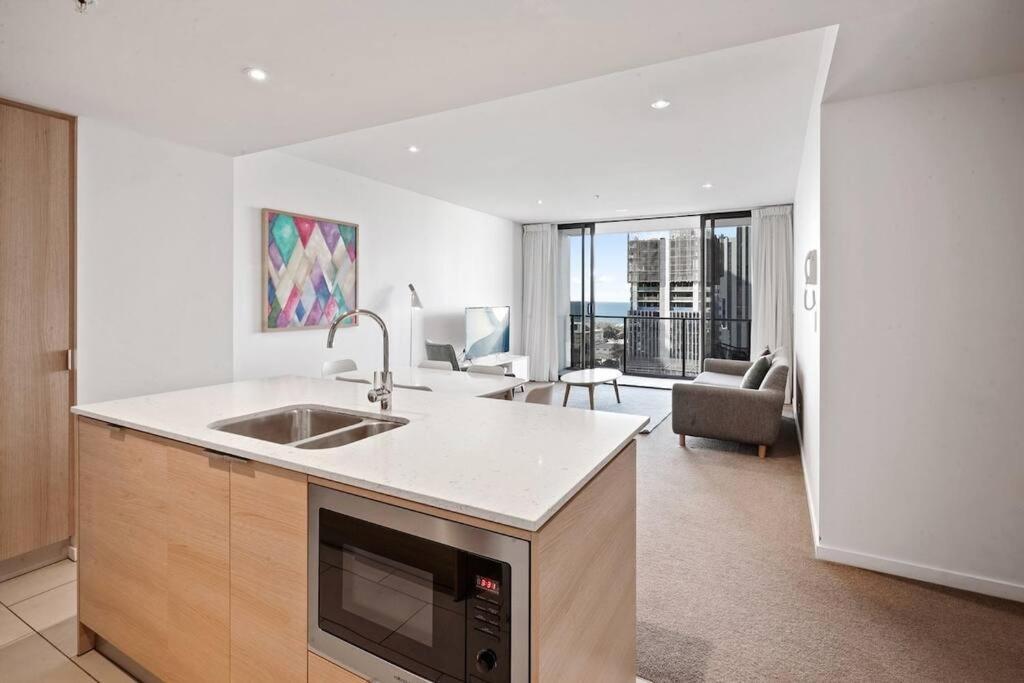 Broadbeach Apartment Level 10 With Beach Views Gold Coast Eksteriør billede