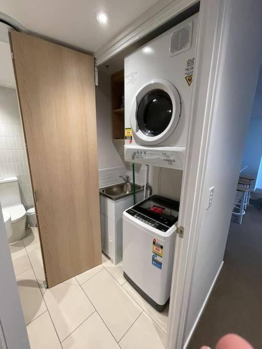 Broadbeach Apartment Level 10 With Beach Views Gold Coast Eksteriør billede