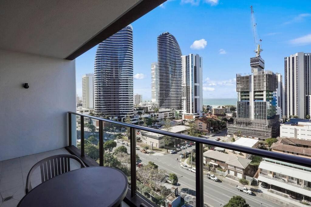 Broadbeach Apartment Level 10 With Beach Views Gold Coast Eksteriør billede
