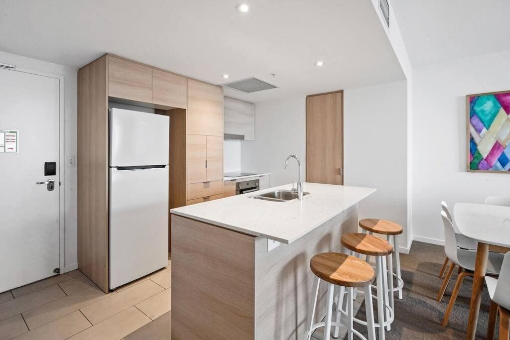 Broadbeach Apartment Level 10 With Beach Views Gold Coast Eksteriør billede